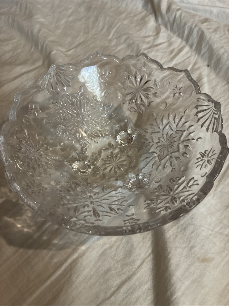 Mikasa Snowflake Pattern Crystal Footed Bowl