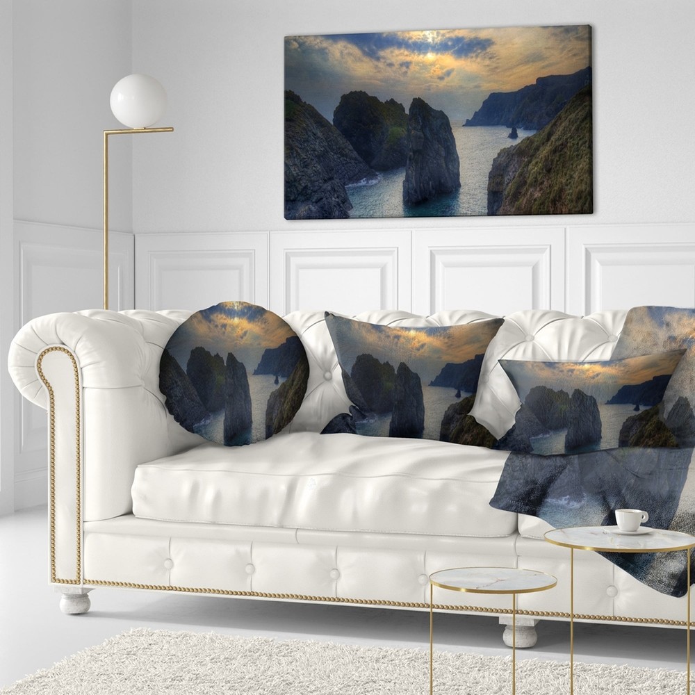 Designart 'Dark Rocky Panorama Coastline' Seashore Throw