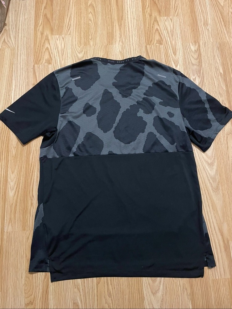 “Black/Grey” Nike Dri-FIT Running Division Rise 365 T-shirt, Size Small