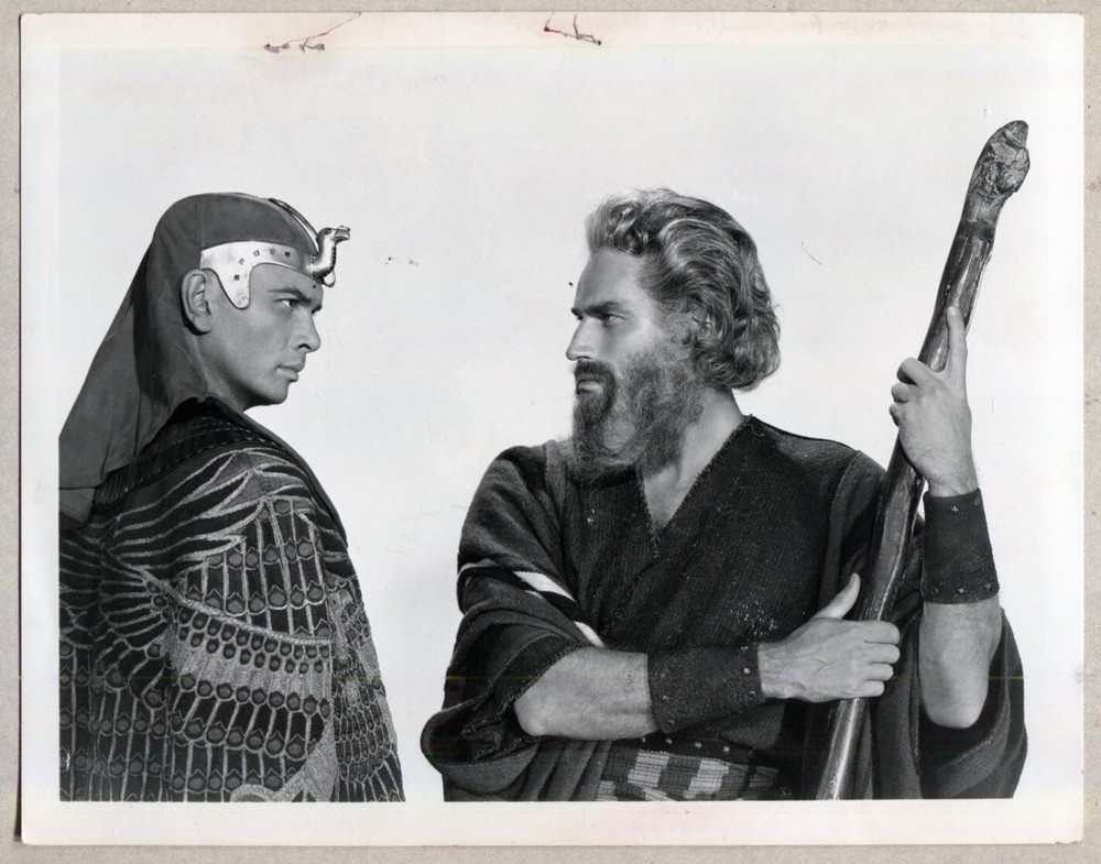 Yul Brynner & Charlton Heston:  'The Ten Commandments'  Press Photo P2H