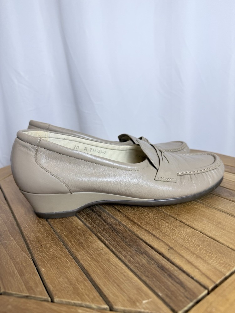 SAS Shoes Women's 10M Easier Tripad Comfort Slip On Wedge Loafer Beige Leather
