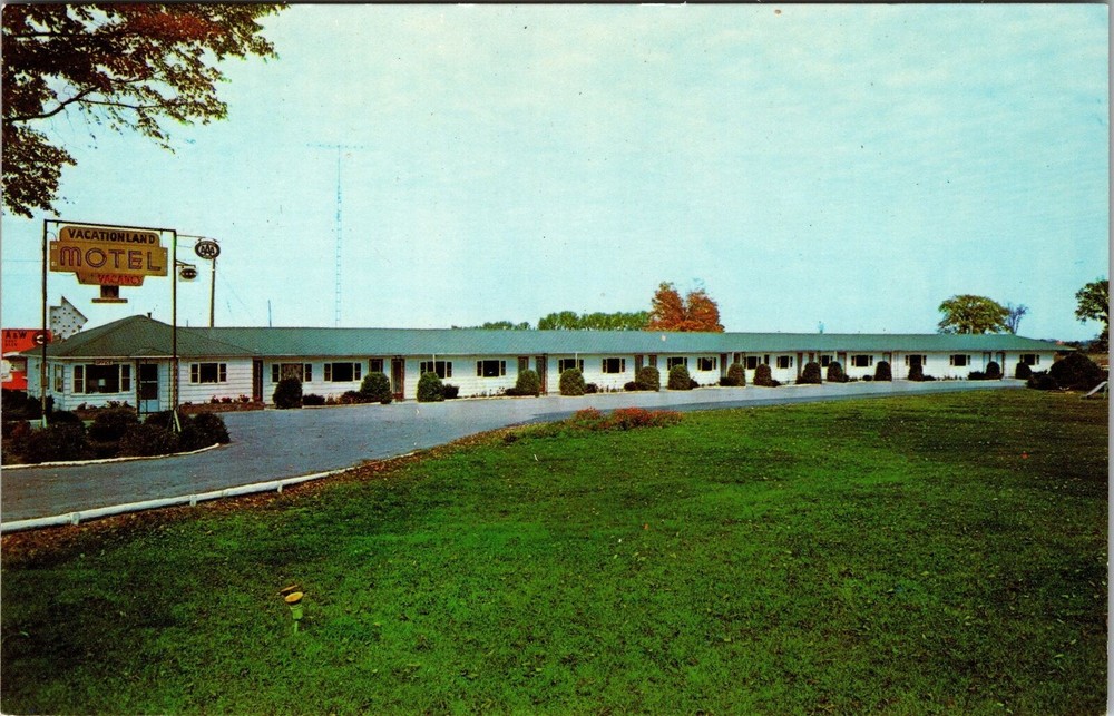 Newberry MI-Michigan, Vacationland Motel, Outside, Vintage Postcard