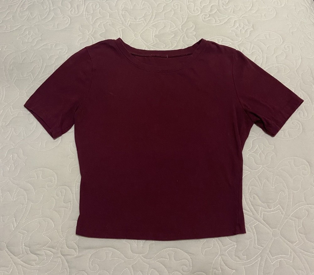 Tilly's Women's Maroon Short Sleeve Cropped Baby Tee Top Shirt Basic Size Small