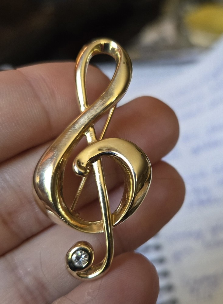 VTG LC LIZ CLAIBORNE  rhinestone gold tone TREBLE CLEF BIG MUSIC NOTE Brooch Pin