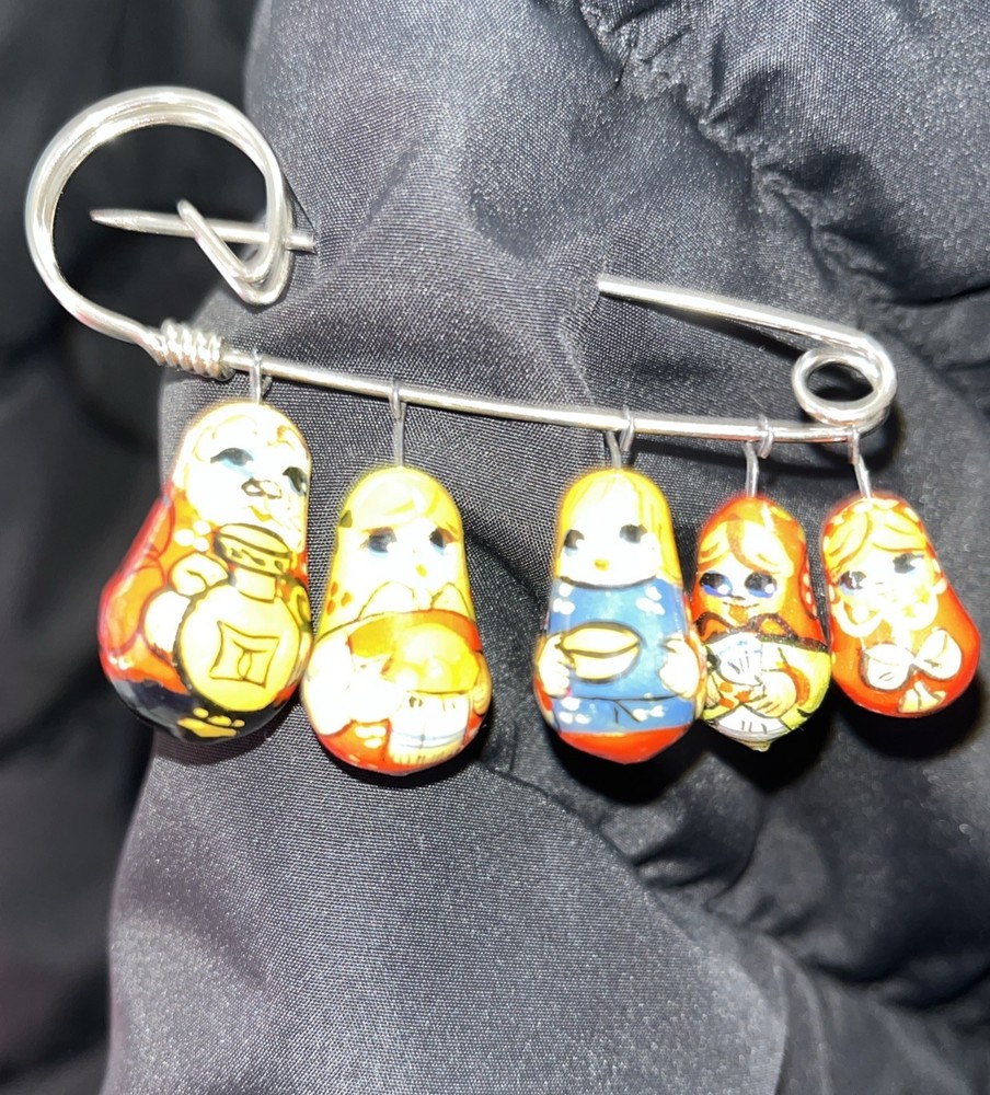 Vtg Hand-Painted Matryoshka Doll Brooch Pin Russian Nesting Dolls Family