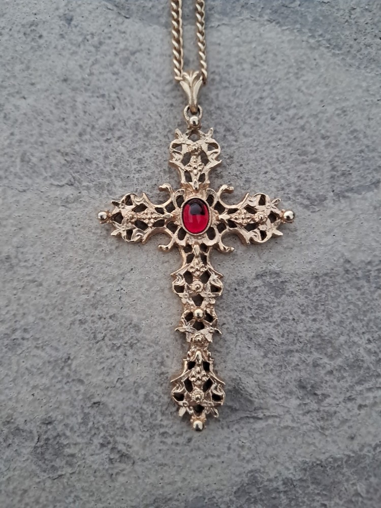 Vtg Avon Abbey Cross Gold Tone Ruby Red Cabochon Pendant Necklace