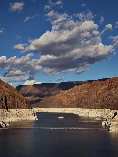 Photo:Lake Mead Nevada Arizona 2018 Aerial View Hoover Dam Reservoir Boat