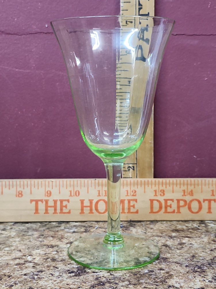 Vintage Green uranium Depression Fluted Fostoria Wine Glass GLOWS
