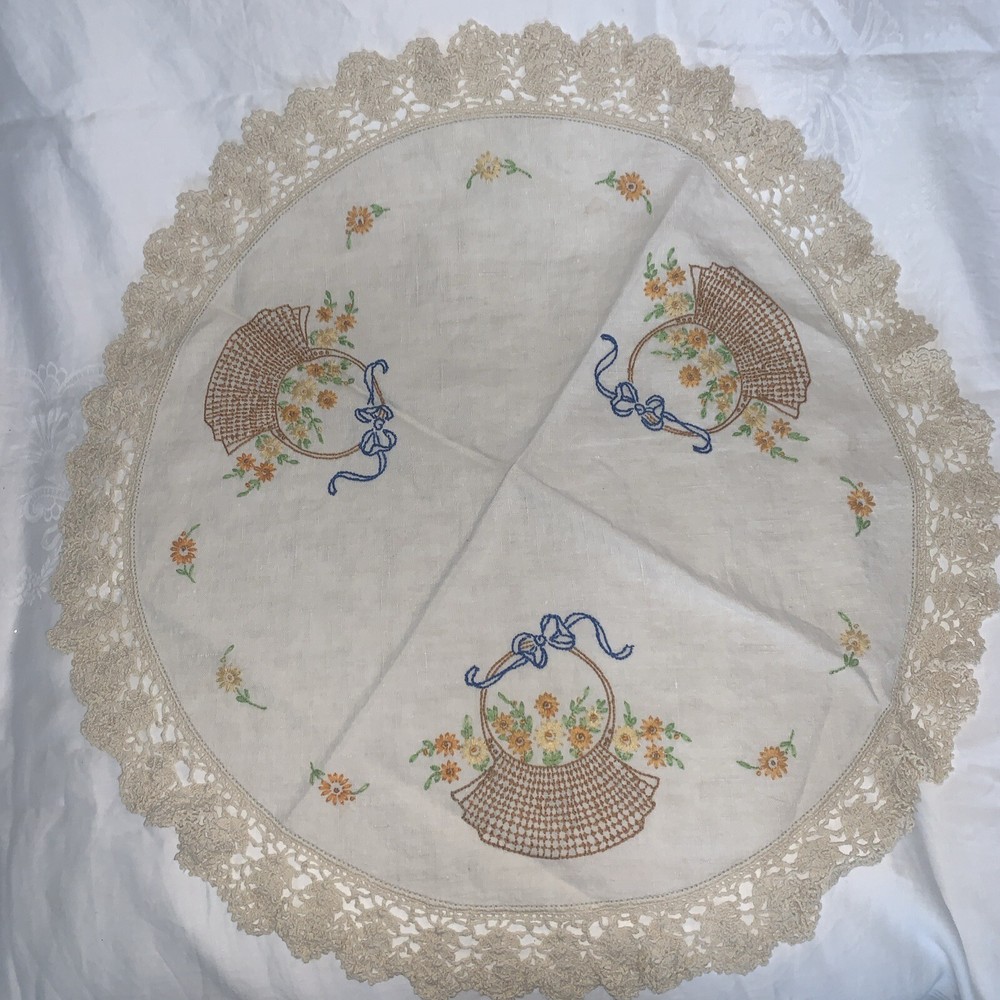 Flower Baskets Embroidered Table Topper Handmade Crocheted Lace Trim Vtg