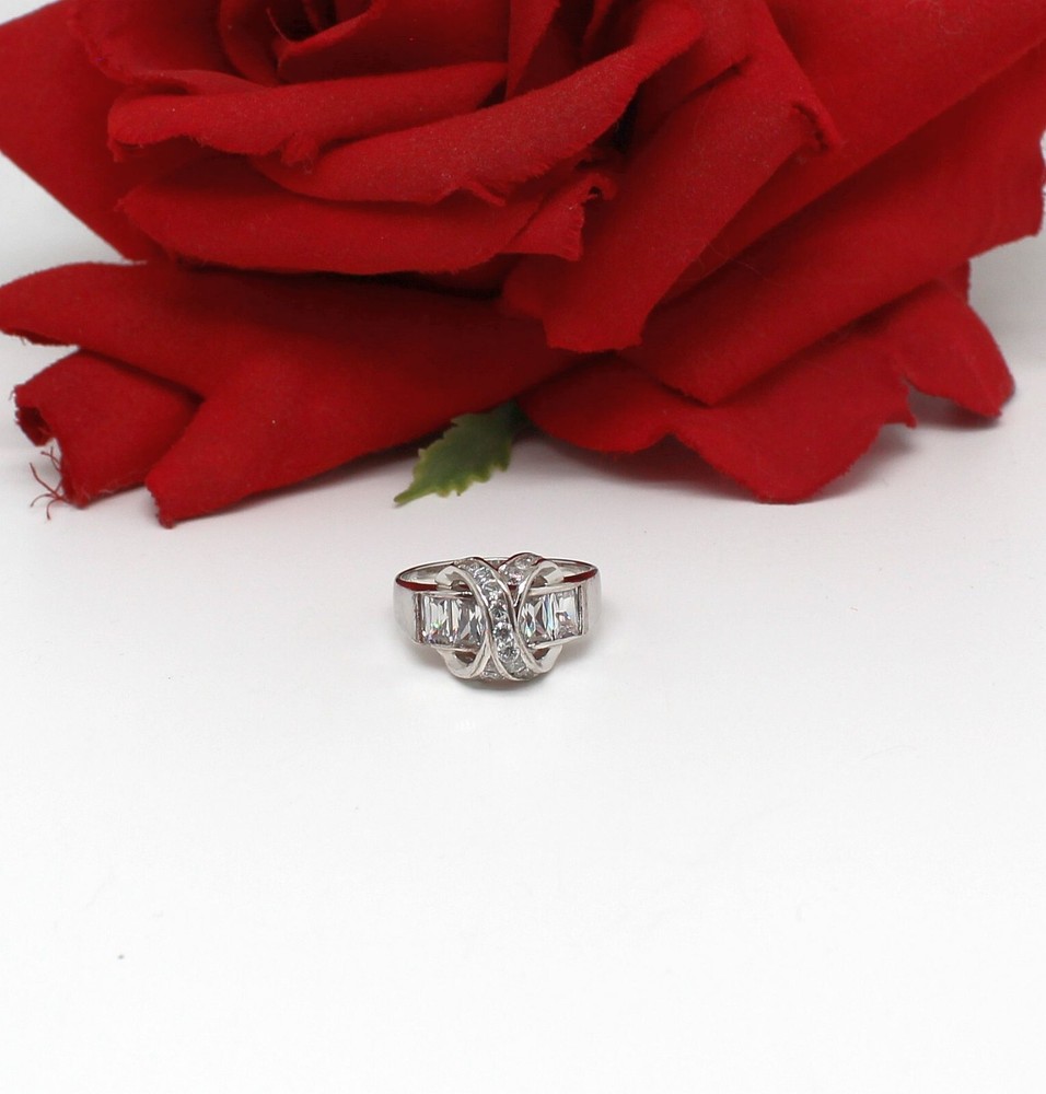 Sterling Silver Unique  Sparkling CZ  Ring Size 7 4.37g CAT RESCUE