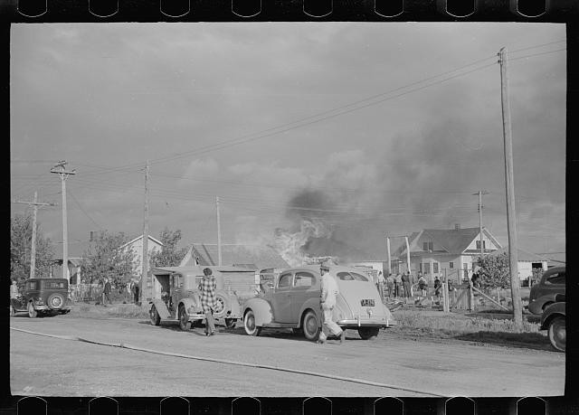 Photo:Terry Montana Fire 1939 Smoke House Blaze Street Scene Cars