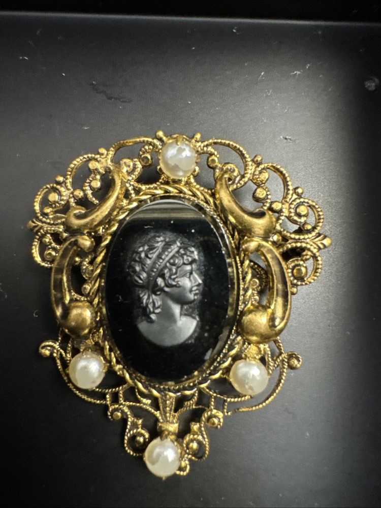 Vintage Gold Tone Black Glass Oval Brooch With Filigree Back
