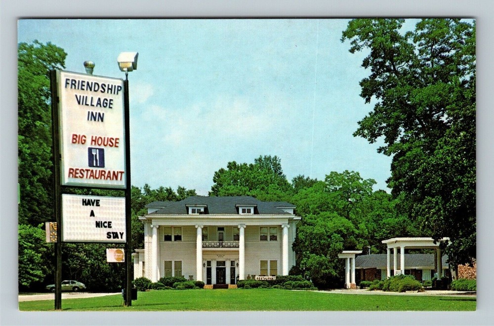 Hazlehurst GA-Georgia, Friendship Village Inn Antique Vintage Souvenir Postcard
