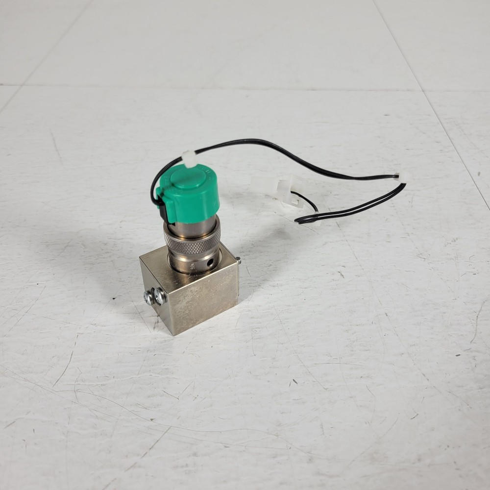 Clippard EV-2M-24 VDC Single Pneumatic Valve Block Manifold 1/8