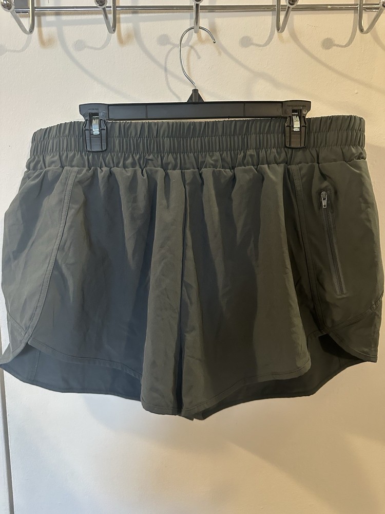 B Women's XXL Gray Athletic Activewear Shorts Elastic Waist Zip Pocket