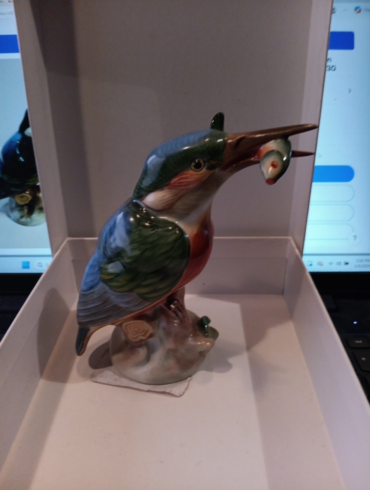 AUTHENTIC Herend Naturalistic Kingfisher w/Fish In Mouth Hand Painted New
