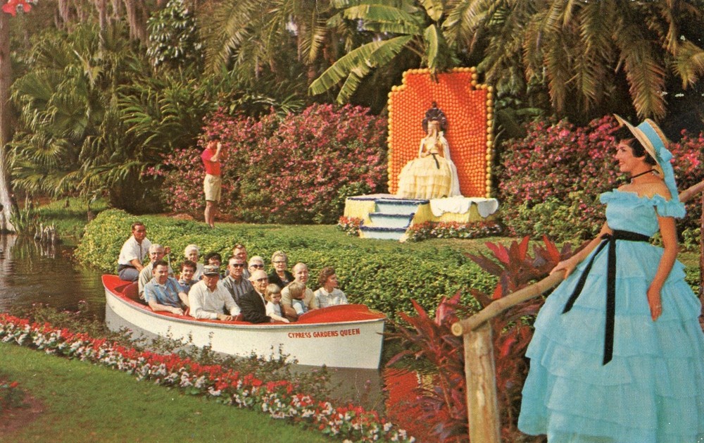 Throne of Citrus Royalty, Cypress Gardens, Florida, Posted, VG --POSTCARD