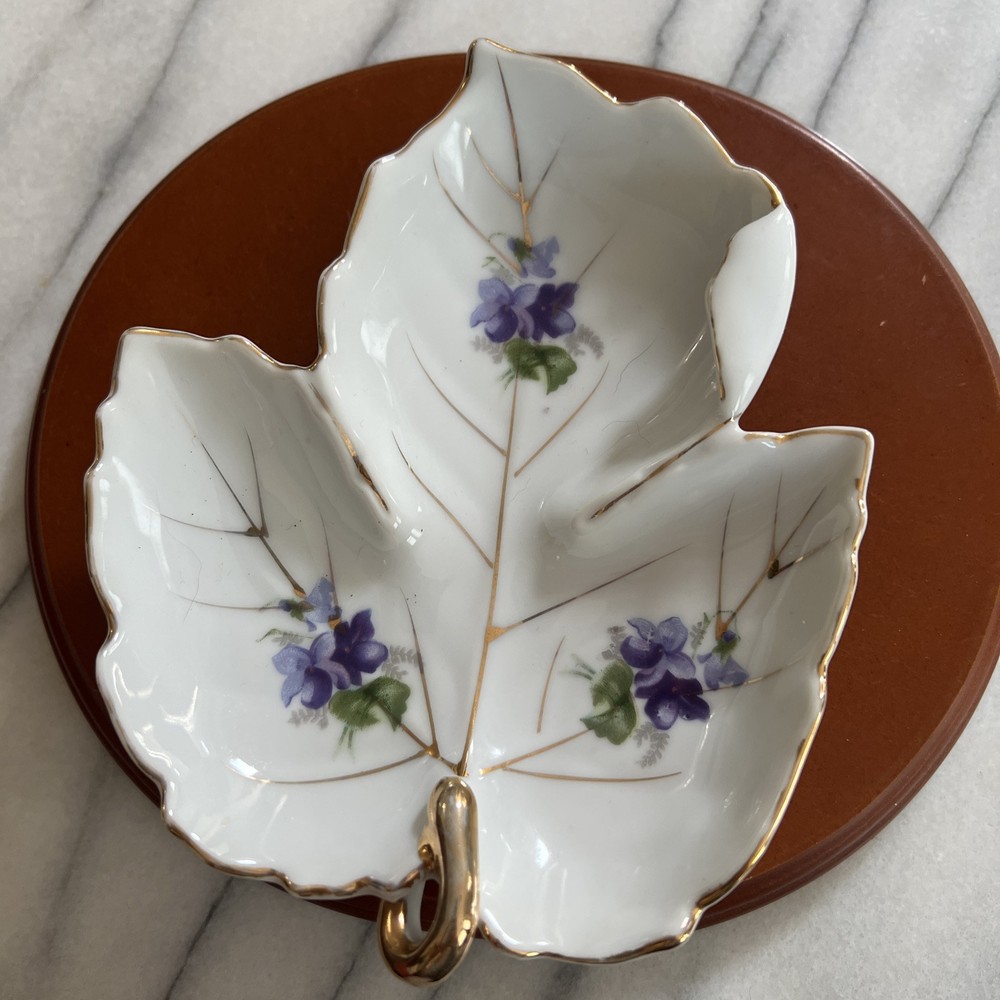 White Purple Floral Leaf Shaped Trinket Dish Gold Trim Japan