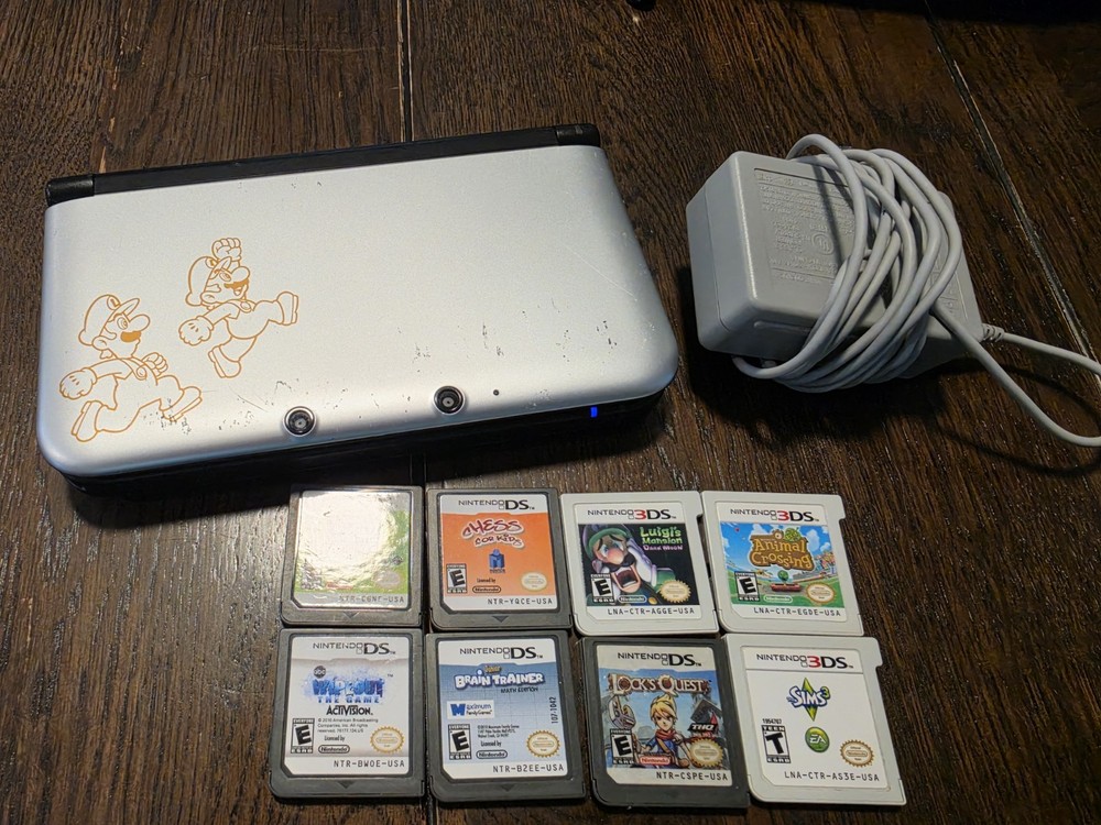 Nintendo 3DS XL Silver Mario & Luigi Edition w/ Charger & 8 Games