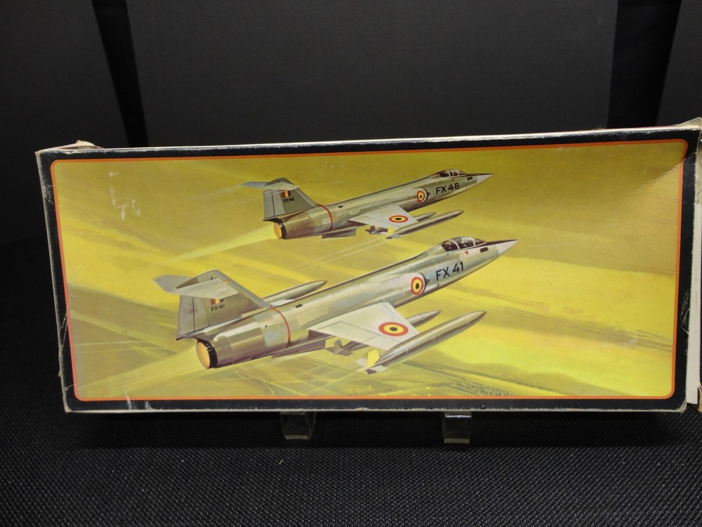 AMT Hasegawa Lockheed F-104 Starfighter 1/72 Scale Model Kit A-625:100
