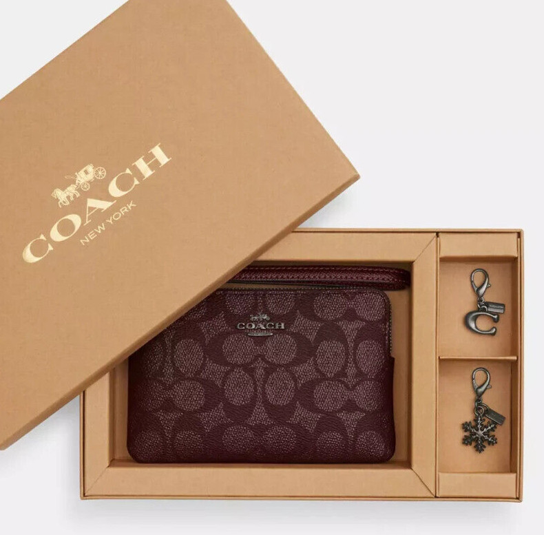 NWT Coach Boxed Corner Zip Wristlet In Signature Canvas With Charms 🎁