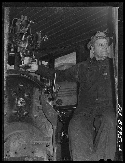 Photo:1930s Steam Locomotive Engineer in Cab Railroad Train