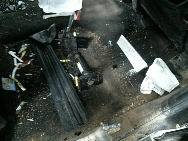 SIERRA150 2009 Jack 1041736521 NO FOAM TRAY NO SPARE TIRE