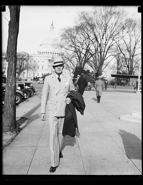 Photo:Washington D.C. U.S. Capitol Man in Suit Fedora 1930s Street Scene