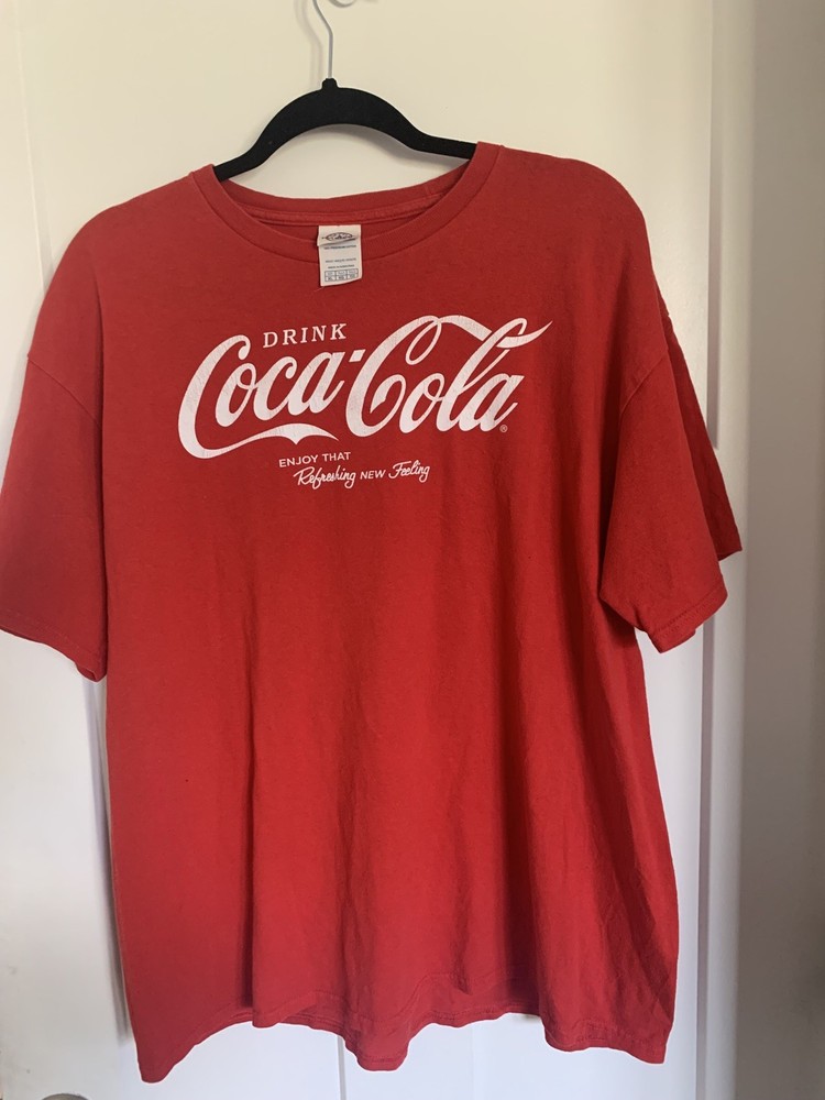 Coca-Cola T-shirt Men's XL Red Shirt Coke Refreshing New Feeling 100% preshrunk
