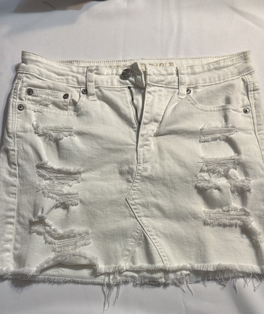 American Eagle White Distressed Denim Skirt size 6 br EUC