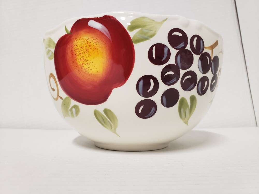 Gibson Everyday Ceramic Round 8” Fruit/Serving Bowl in Excellent Used Condition