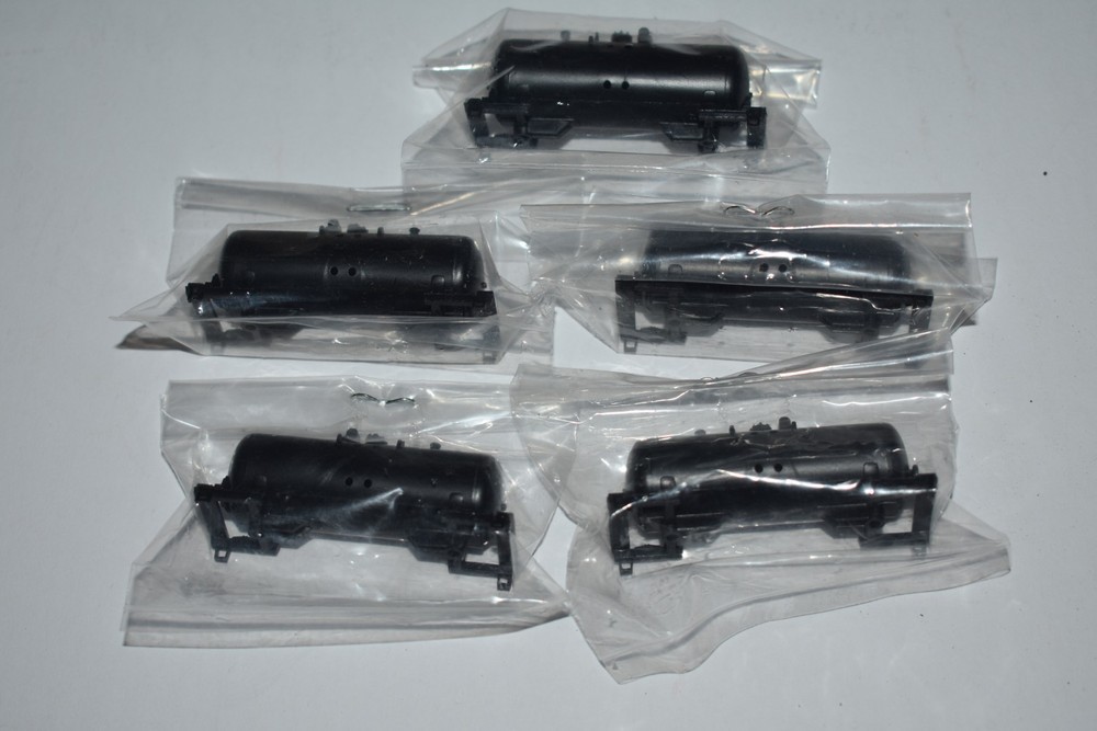 N Scale Set of 5 New Undecorated Beercan Tank Car Shells C56009