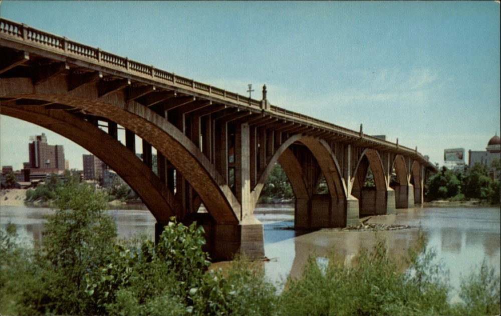 Little Rock Arkansas Broadway Bridge River skyline unused vintage postcard