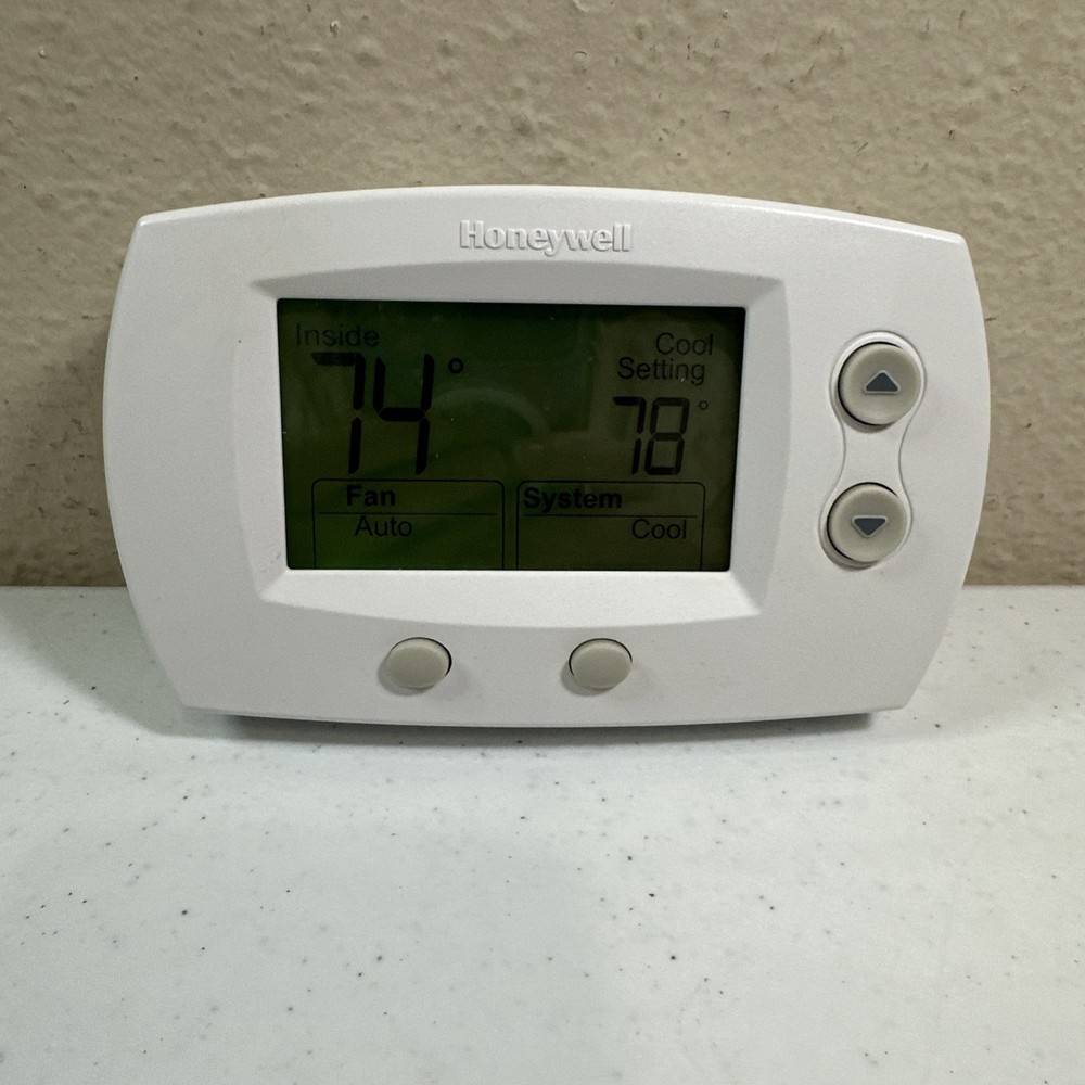 Honeywell TH5220D1029 Focuspro 5000 Non-Programmable Thermostat Preowned