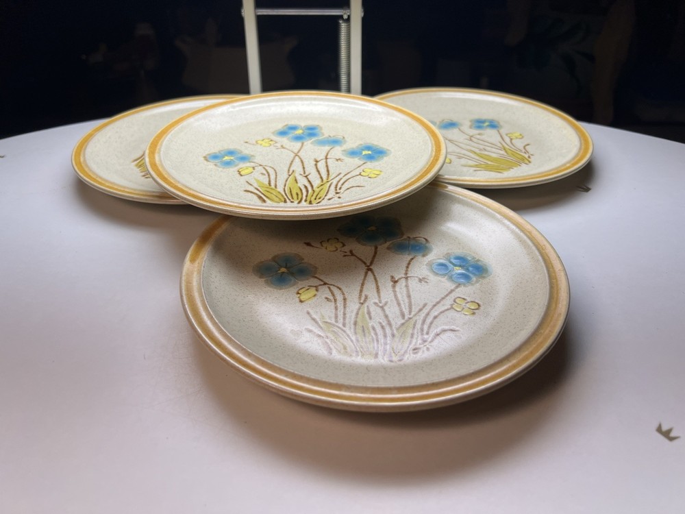 LOT OF 4 Highland Flowers Hearthside Garden Festival Stoneware Salad Plates