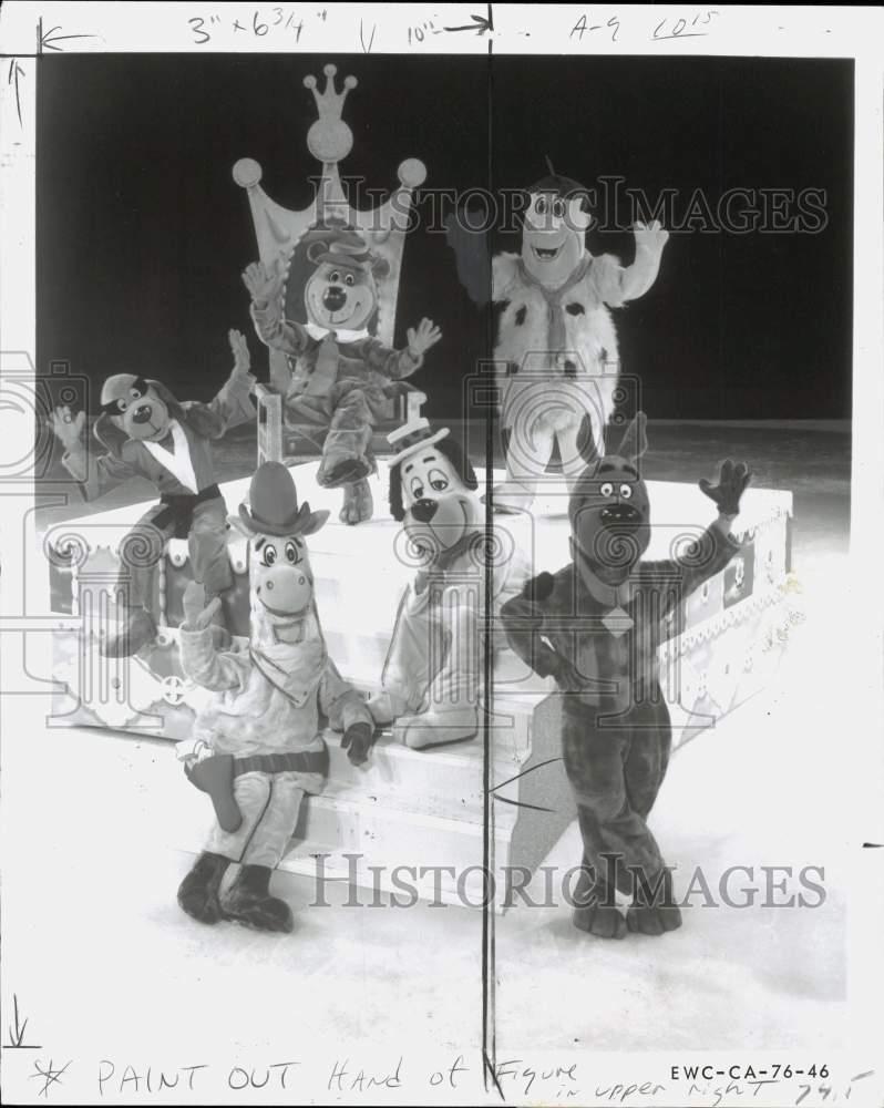 1976 Press Photo Ice Capades performers in cartoon character costumes