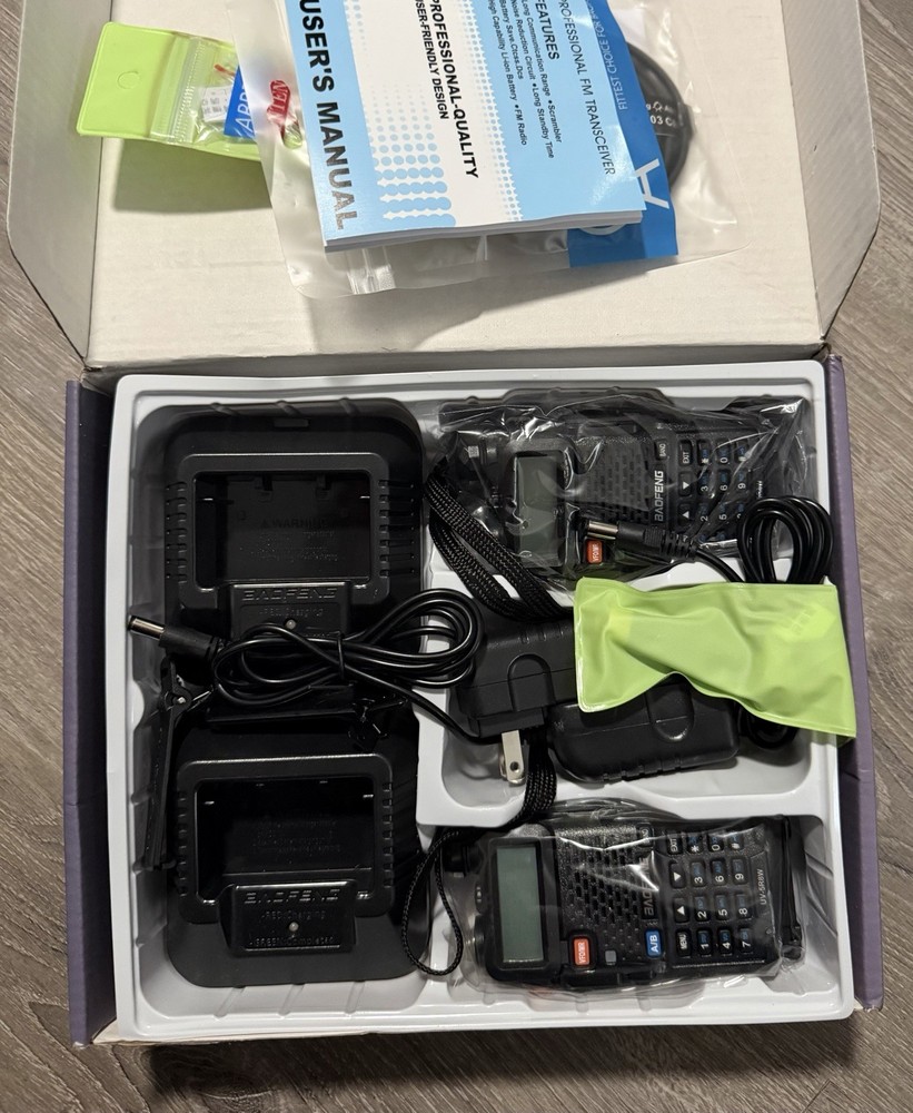 2 x Baofeng UV-5R Two Way Ham Radio Dual Band 128CH Walkie Talkie 7.2V DC 1800MA