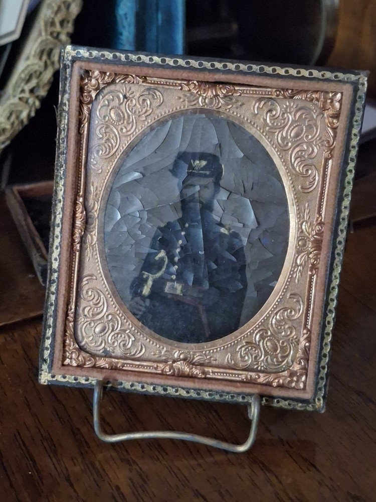 Civil War Soldier Tintype With Case