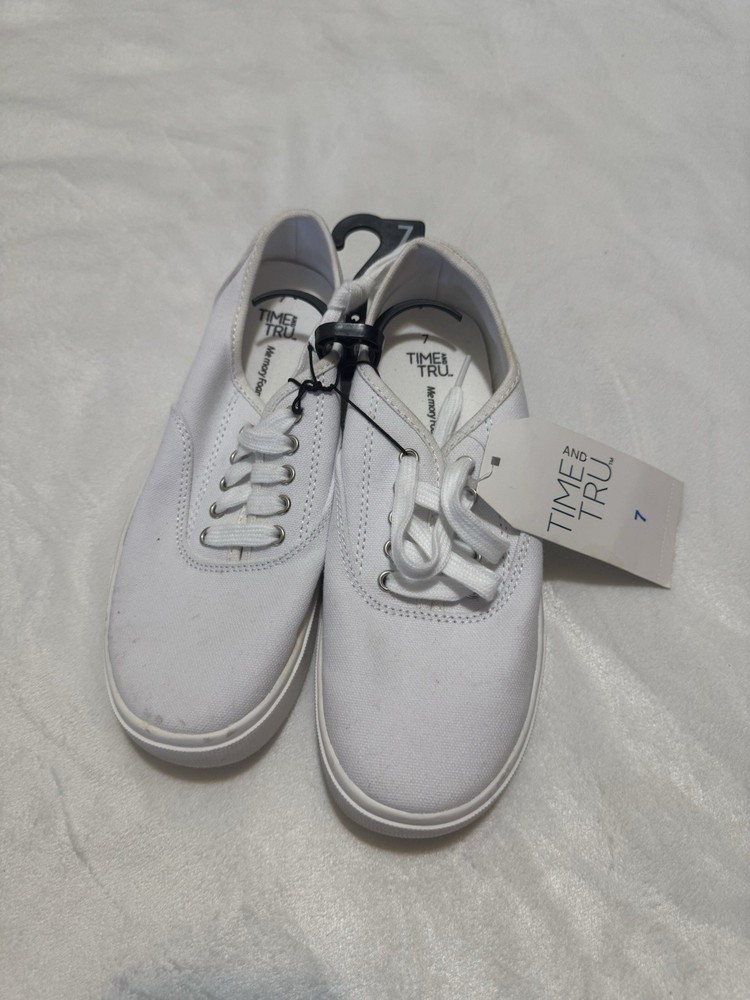 Time And Tru Sneakers Women’s Casual Lace Up White Size 7 NWT