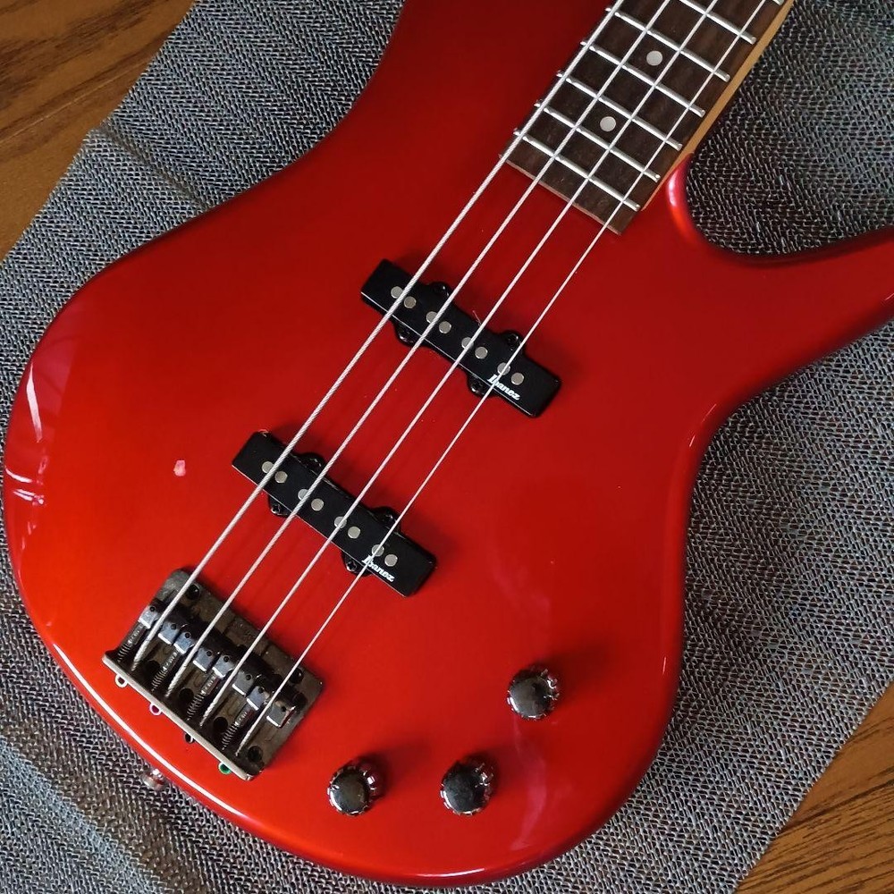 Ibanez Soundgear 4 string electric bass red
