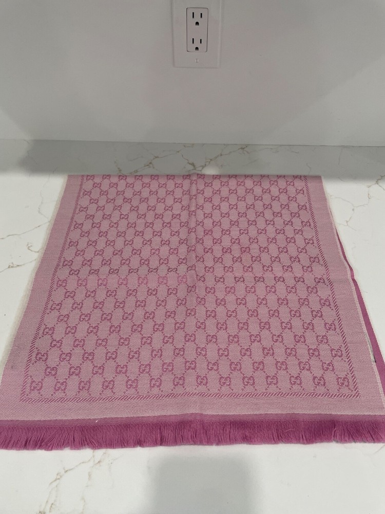 Women's Pink Gucci Scarf NWT Luxury Cashmere Fashion Accessory