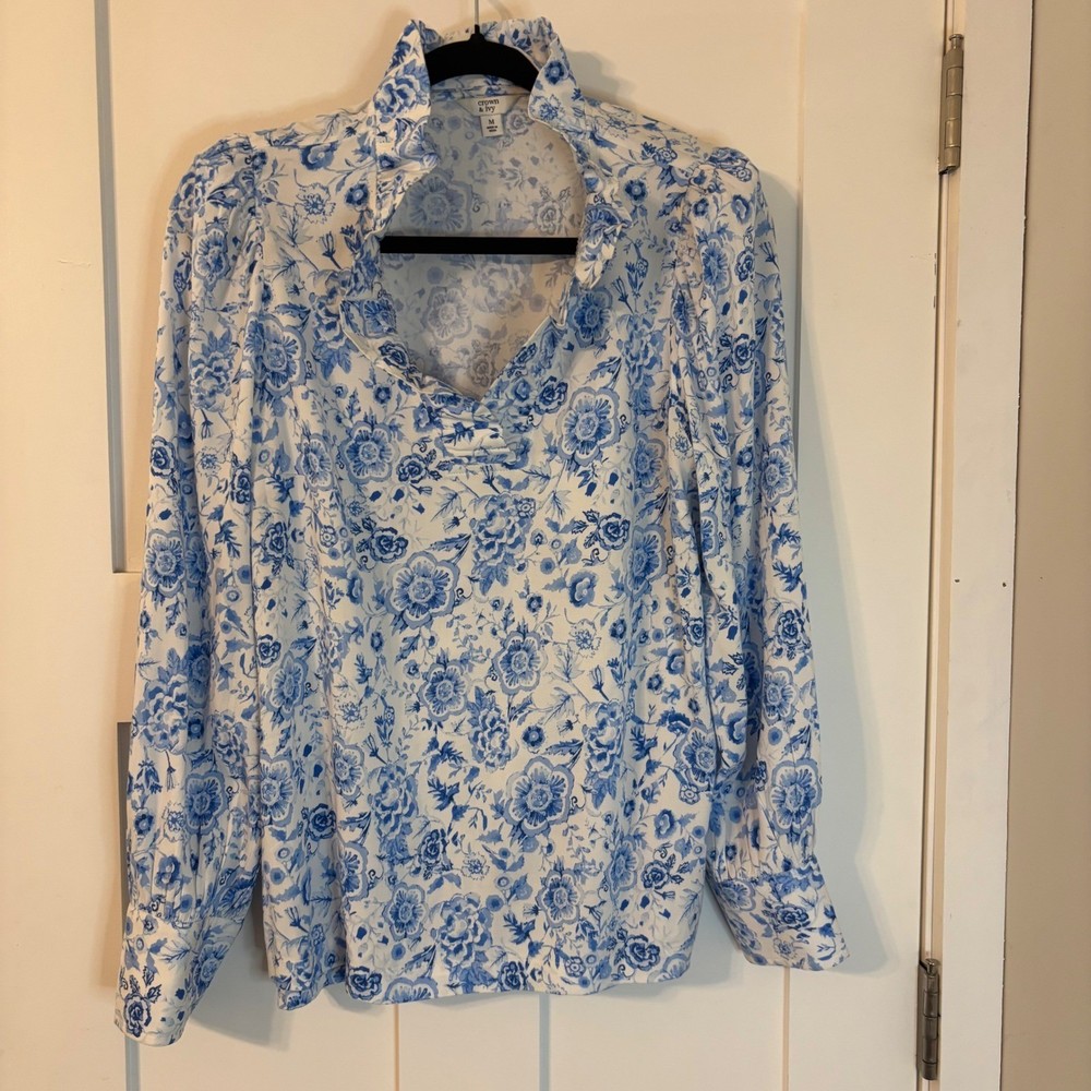 Crown & Ivy Blue White Floral Toile Ruffle Neck Puff Sleeve Blouse M cottagecore