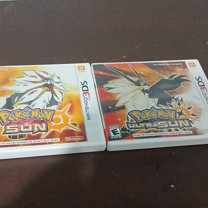 Pokémon Sun & Pokémon Ultra Sun Nintendo 3DS w/ Original Cases