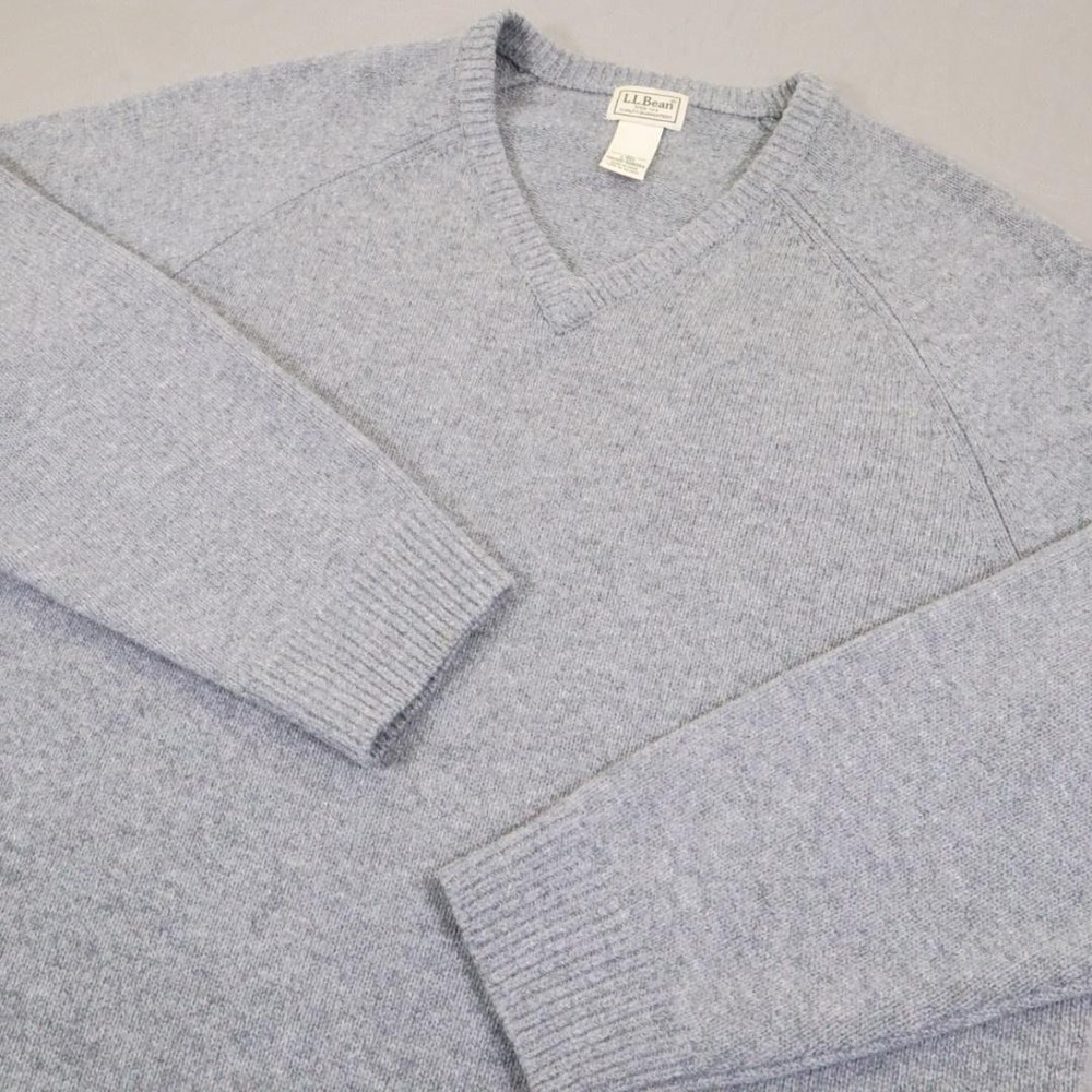 LL Bean Sweater Mens Large Gray 100% Lambswool V Neck Knit Pullover Soft Raglan
