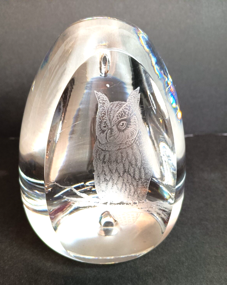 Seamus Comac Signed Tyrone Barn Horned Owl Etched Glass Paperweight