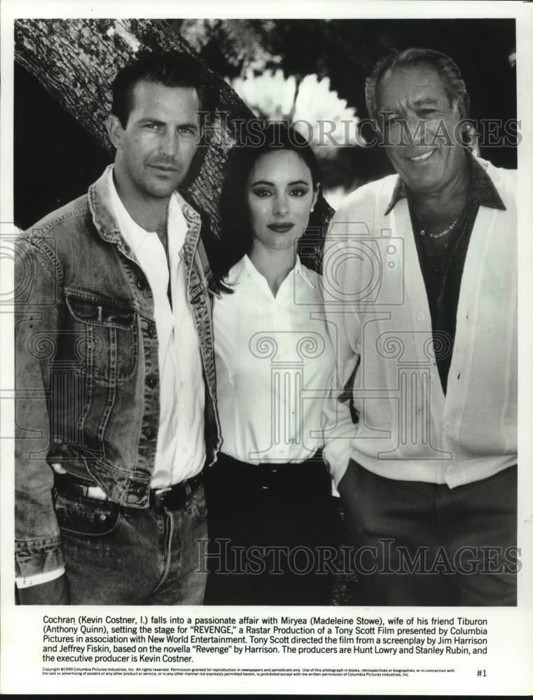 1990 Press Photo Anthony Quinn, Kevin Costner, Madeleine Stowe in 
