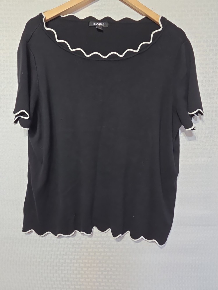 Roz & Ali Black Knit Top Women’s 2X Scalloped Ruffle Trim Short Sleeve...