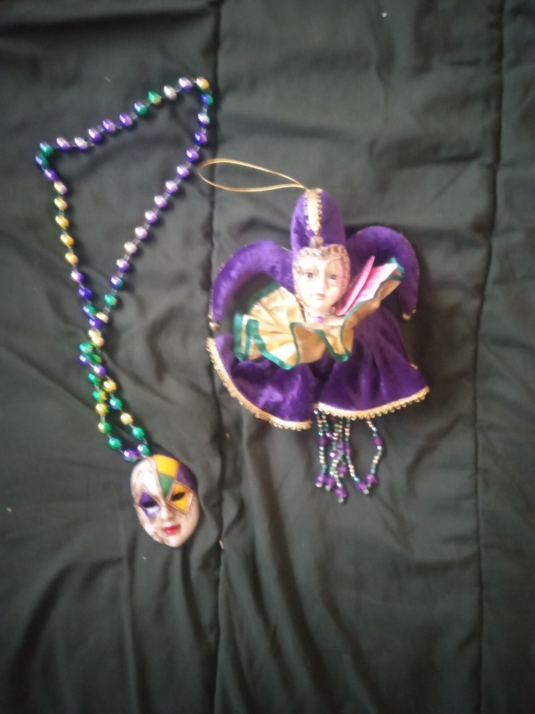 Mardi Gras decorations Lot Of Two Pieces New!
