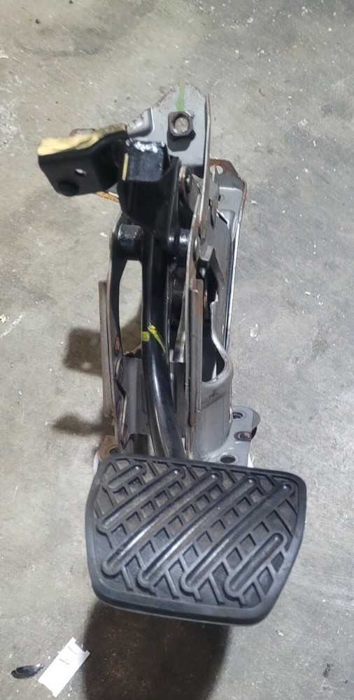 2010 INFINITI G37 CONVERTIBLE OEM  BRAKE PEDAL  ASSEMBLY G37S