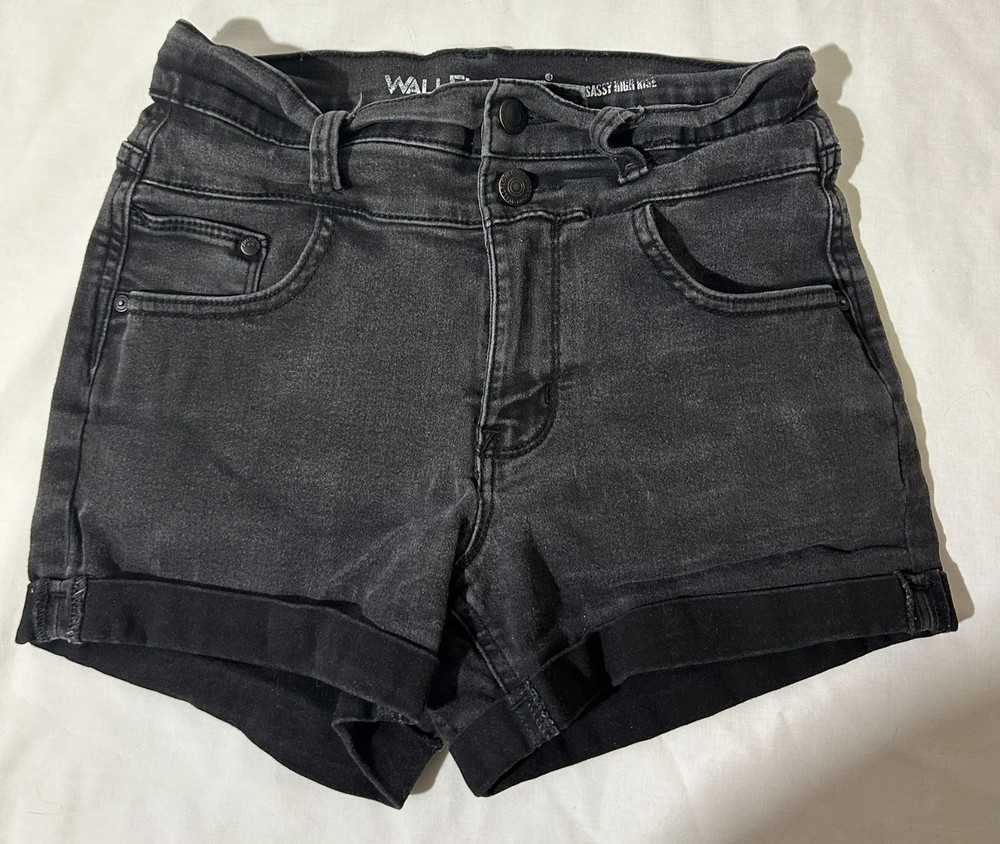 Wallflower The Sassy High Rise Juniors black denim cuffed shorts size 5